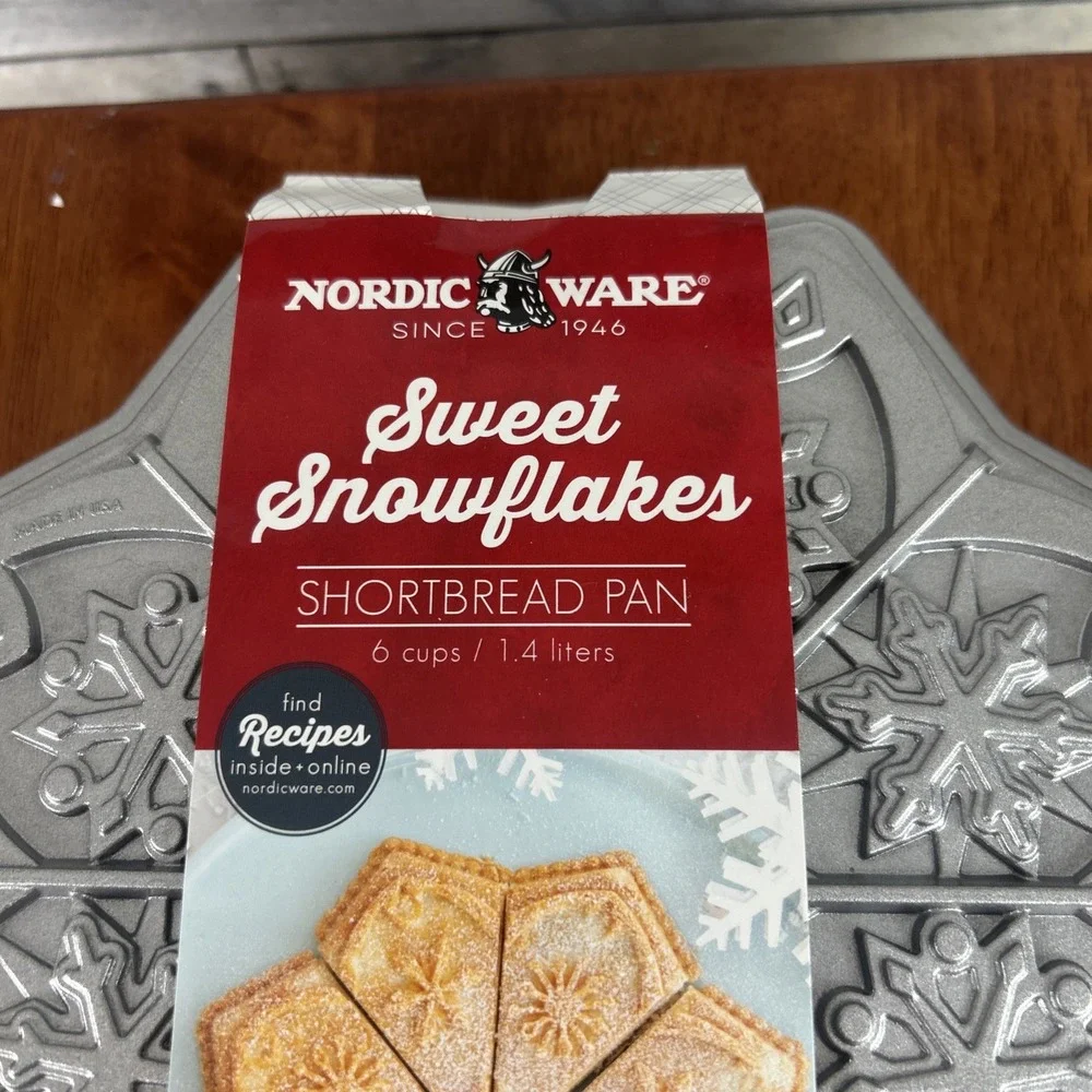 New Nordic Ware Sweet Snowflakes Shortbread 6 Cup Aluminium Baking Pan Mold